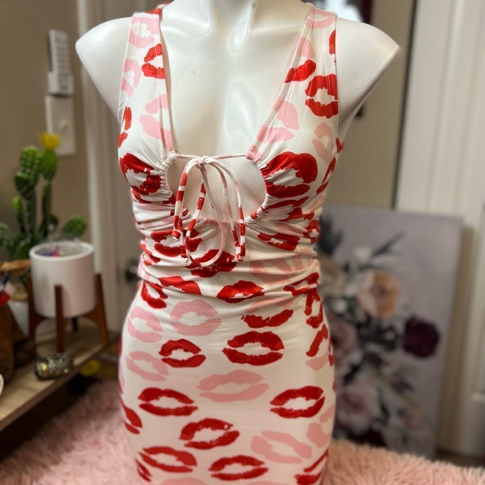 Papaya Lip dress size small